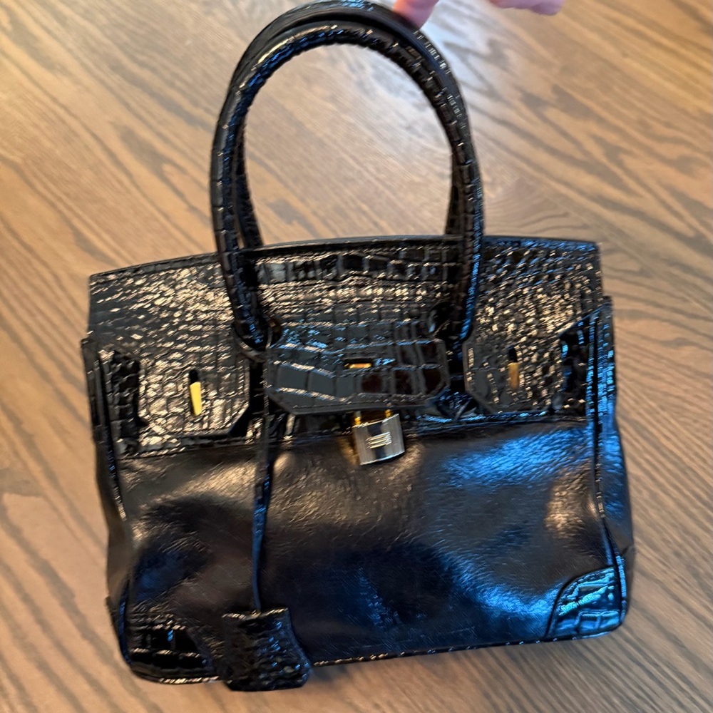 Elegant Black faux Leather Handbag - Picture 2 of 6